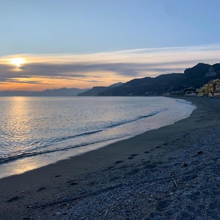 A Casa Di Laura Finale Ligure Apartment ภายนอก รูปภาพ