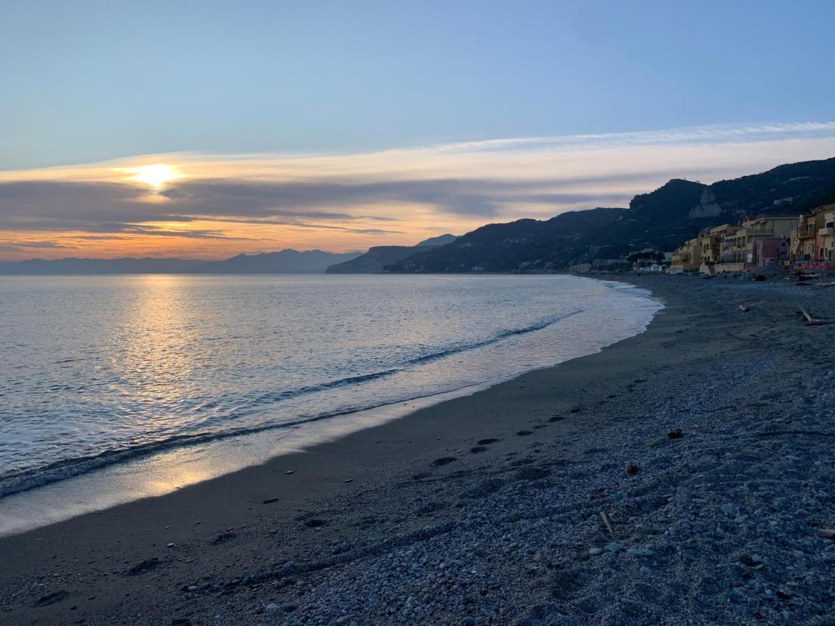 A Casa Di Laura Finale Ligure Apartment ภายนอก รูปภาพ